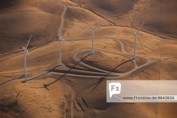 Windgeneratoren in der Landschaft am Altamira-Pass  Kalifornien