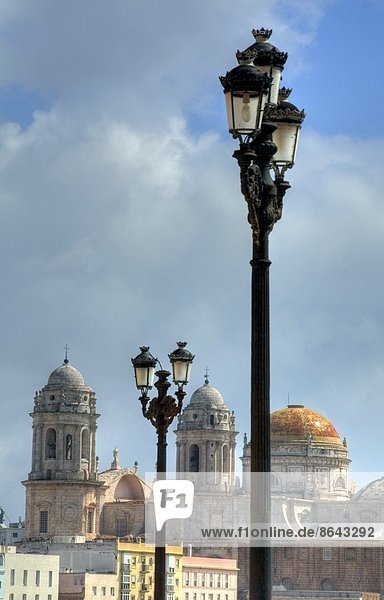 Laternen vor der Catedral Nueva,  Cadiz,  Andalusien,  Spanien,  Europa