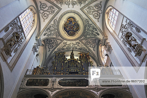 Orgel  Stadtpfarrkirche Mariä Himmelfahrt  1466 eingeweiht  Landsberg am Lech  Bayern  Deutschland