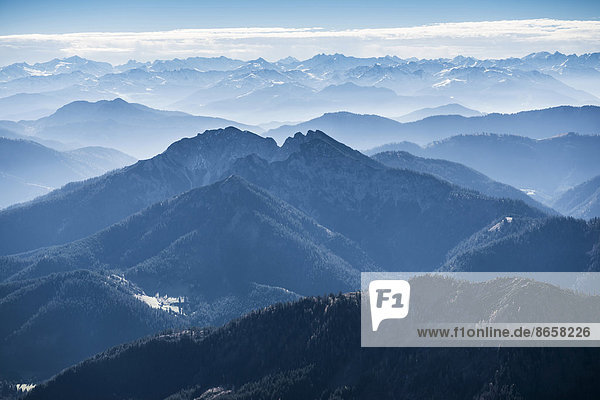 Luftaufnahme  die Alpen zwischen Tegernsee und Garmisch-Partenkirchen  Blickrichtung Süden  Oberbayern  Bayern  Deutschland
