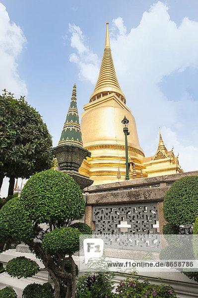 Phra Siratana Chedi  Tempelanlage Wat Phra Kaeo  Grand Palace  Bangkok  Thailand