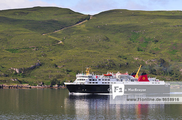 Die Fähre von Stornoway auf der Insel Lewis  Äußere Hebriden  fährt auf dem Loch Broom Richtung Ullapool  Caithness  Sutherland and Ross  Highlands  Schottland  Großbritannien