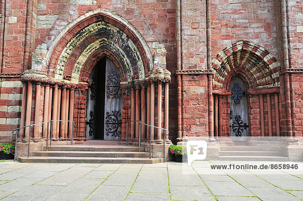 Portale der romanisch-normannischen Kathedrale St. Magnus aus dem 12. Jahrhundert  Kirkwall  Mainland  Orkney  Schottland  Großbritannien