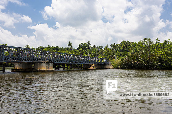 Alte Eisenbahnbrücke über den Madampe-See  Naturschutzgebiet bei Godahena  Region Galle  Südprovinz  Sri Lanka