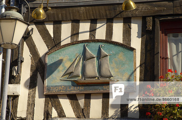 Segeln Frankreich Wohnhaus Zeichen Boot Fassade Hausfassade Klassisches Konzert Klassik Hälfte Honfleur Normandie Signal