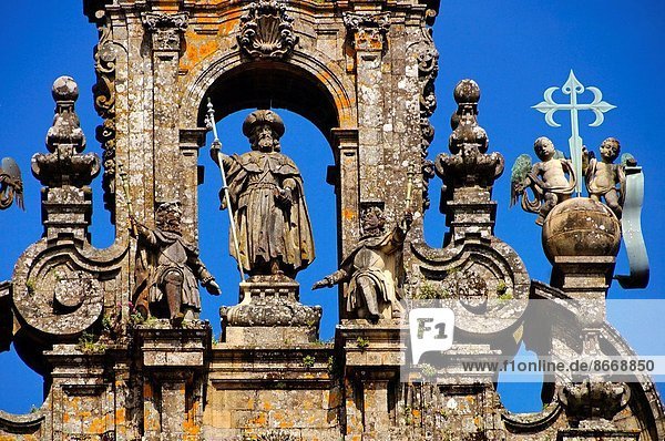 hoch  oben  Kathedrale  Fassade  Statue  Apostel  Galicien  Santiago de Compostela  Spanien