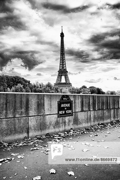 The Eiffel Tower as seen from the Avenue de New York along the Seine river.