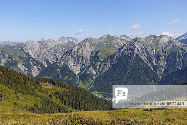 Wald am Arlberg im Klostertal  Lechquellengebirge mit Rote Wand und Gamsbodenspitze  Vorarlberg  Österreich