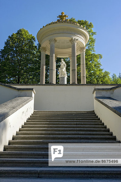 Statue der Venus im Venustempel  Schlosspark von Schloss Linderhof  Oberbayern  Bayern  Deutschland