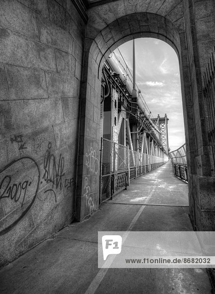 Wand  Weg  Brücke  zeigen  Fußgänger  Graffiti  Manhattan
