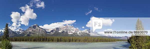Kanada  Alberta  Jasper National Park  Banff National Park  Icefields Parkway  Athabasca River