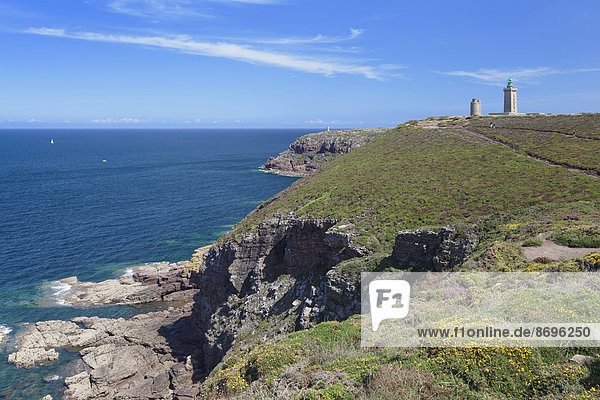 Steilküste von Cap Frehel  Leuchtturm  Bretagne  Frankreich