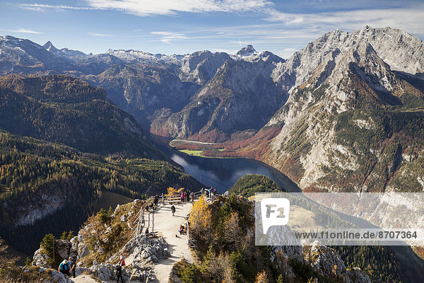 Ausblick vom Jenner auf die Aussichtsplattform  den Königssee und Watzmann  Nationalpark Berchtesgaden  Berchtesgadener Alpen  Berchtesgadener Land  Oberbayern  Bayern  Deutschland