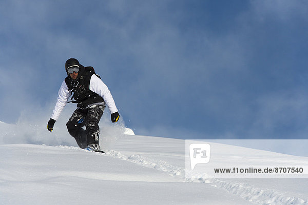 Freerider mit Snowboard  St. Moritz  Engadin  Graubünden  Schweiz