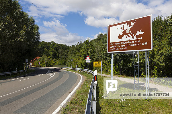 Gedenkschild an die innerdeutsche Grenze zwischen Stapelburg und Eckertal  Sachsen-Anhalt  Deutschland