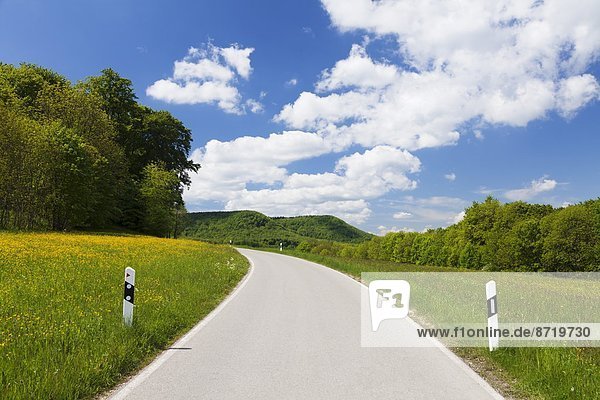 Europa  Landschaft  Fernverkehrsstraße  Wiese  Deutschland  Schwäbische Alb