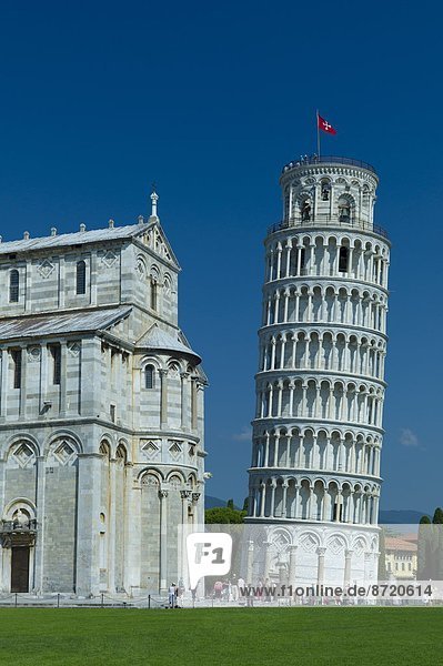 Der schiefe Turm von Pisa,  Torre pendente di Pisa,  campanile freistehender Glockenturm und die Kathedrale von Santa Maria,  Pisa,  Italien