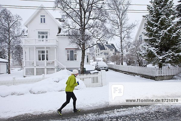 Frau Eleganz Kreis Eingang joggen Nachbarschaft Zimmer Arktis Tromso