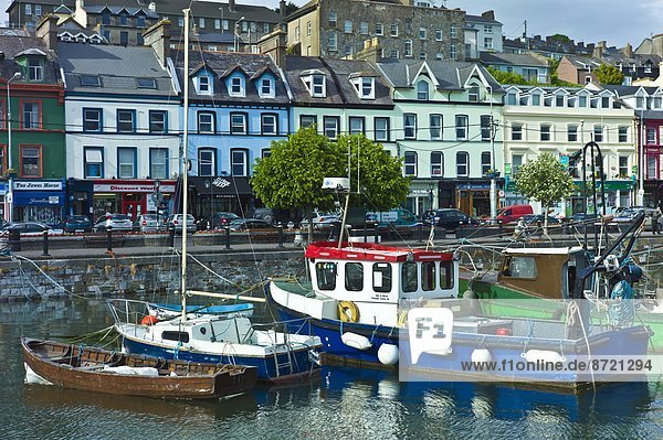 Farbaufnahme  Farbe  Hafen  Ziel  Tourist  Boot  angeln  Korken  Helligkeit  Cobh  Irland