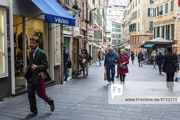 Street scene in the old city  Genoa  Liguria  Italy  Europe