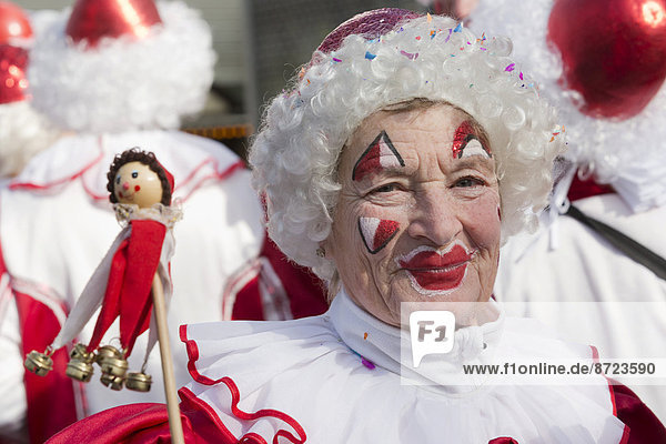 Ein weiblicher Clown  Karneval  Düsseldorf  Nordrhein-Westfalen  Deutschland