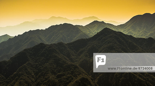 Hügellandschaft  von der Chinesischen Mauer aus  Badaling  Peking  China