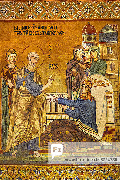 Byzantinisches Mosaik  Tabea wird St. Peter von den Toten auferweckt  Cappella Palatina  Palazzo Reale  Palermo  Sizilien  Italien