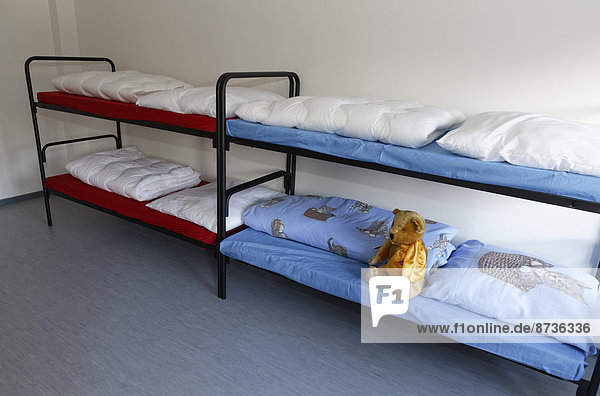 Etagenbetten Container-Unterkunft für Asylsuchende Geretsried Oberbayern Bayern Deutschland