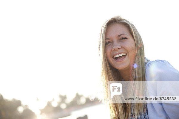 Vereinigte Staaten von Amerika  USA  hoch  oben  nahe  Portrait  Frau  lächeln  Strand  jung  Florida