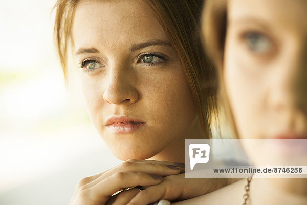 Portrait  Jugendlicher  Frau  Close-up  close-ups  close up  close ups  Fokus auf den Vordergrund  Fokus auf dem Vordergrund  jung  Bewegungsunschärfe  Mädchen