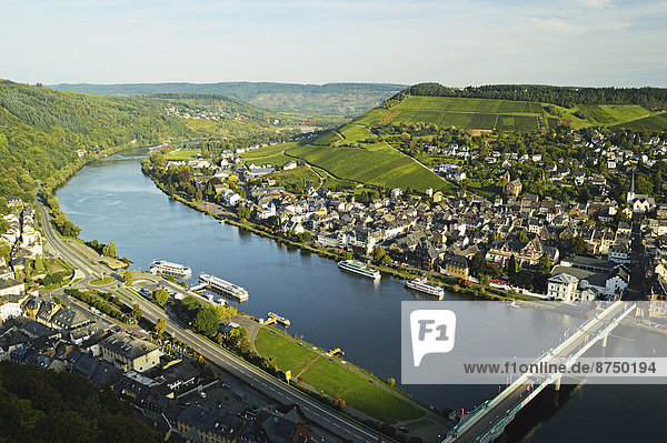Palast  Schloß  Schlösser  Fluss  Ansicht  Deutschland  Rheinland-Pfalz