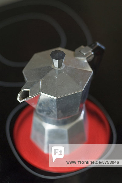 Espresso Maker auf Glaskeramik-Kochfeld
