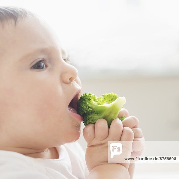 Broccoli , essen,  essend,  isst , Mädchen , Baby