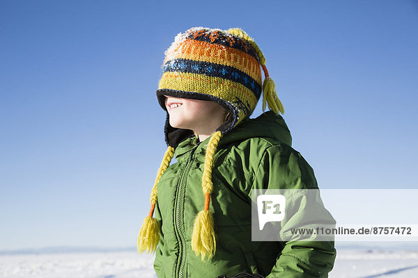 Außenaufnahme  Winter  Fröhlichkeit  Junge - Person  5-6 Jahre  5 bis 6 Jahre  freie Natur