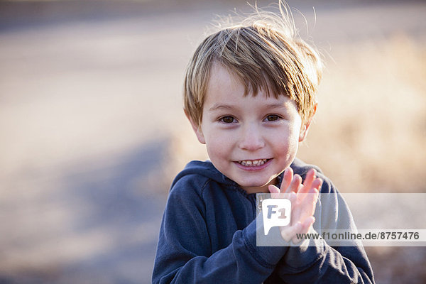 Portrait  lächeln  Junge - Person  5-6 Jahre  5 bis 6 Jahre