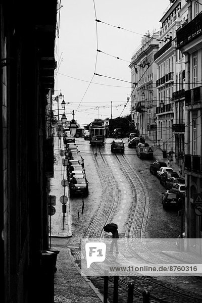 The streets of Chiado on the first rainy day of Autumn.