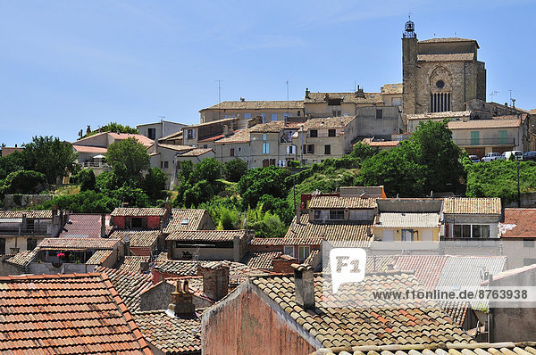 Die Dächer der Altstadt und die Kirche Saint-Denis  Valensole  Département Alpes-de-Haute-Provence  Provence-Alpes-Côte d'’Azur  Frankreich