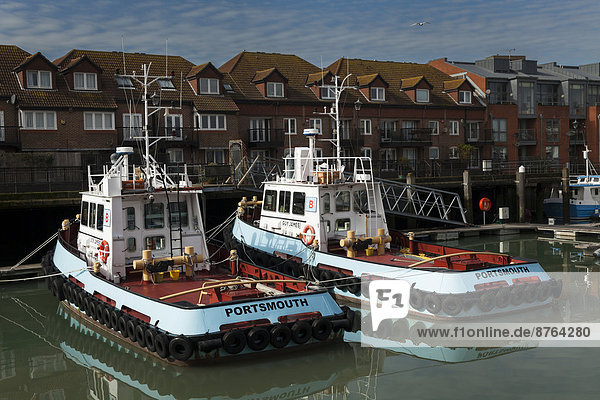 Hafen Großbritannien Boot vertäut 2 ziehen Portsmouth England Hampshire