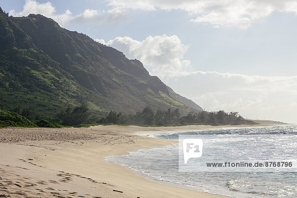 USA  Hawaii  Oahu  Strand und Berge