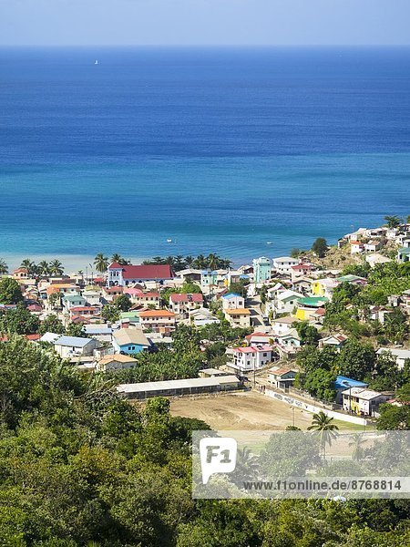 Karibik  St. Lucia  Blick auf die Kanaren mit der Kirche St. Antonius