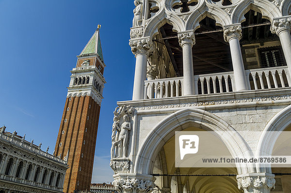 Italien  Venedig  Dogenpalast und St. Mark's Campanile