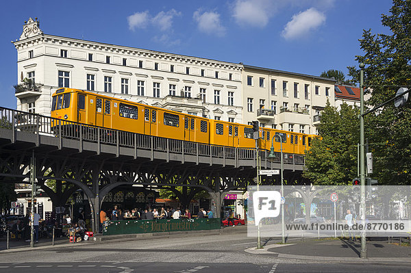 Hochbahn auf der Oberbaumbrücke  Schlesisiches Tor  Berlin  Deutschland  Europa