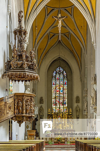 Renaissance-Kanzel der Gebrüder Zürn von 1635  Chor und Altar  Pfarrkirche St. Jakob  Wasserburg a. Inn  Oberbayern  Bayern  Deutschland
