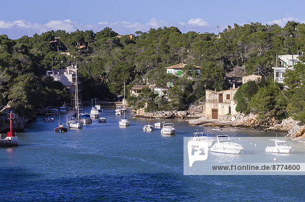 Spanien  Balearen  Mallorca  Santanyiview bis zum Dorf mit Booten vor der Tür