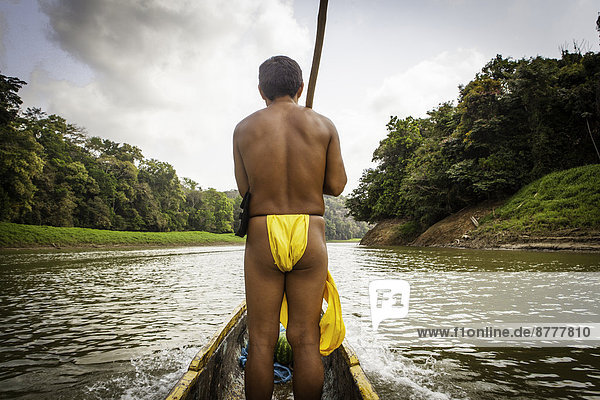 hoch  oben  Außenaufnahme  Führung  Anleitung führen  führt  führend  Großstadt  Fluss  Indianer  Kanu  Panama
