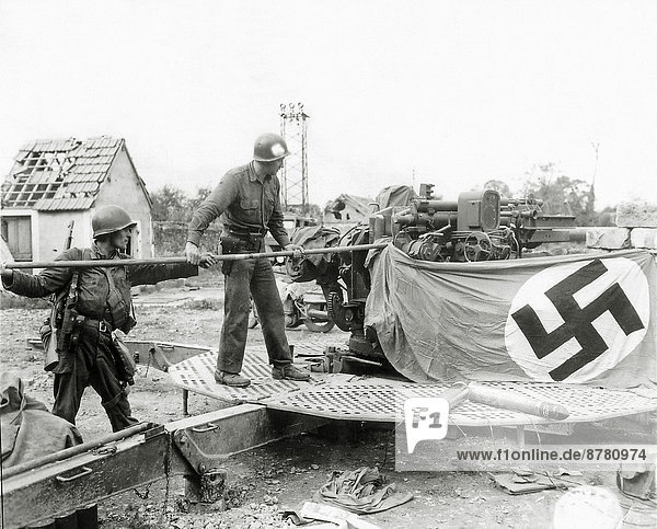 WW II  historical  war  world war  second world war  operation Overlord  Overlord  invasion  Nazi  National Socialist  emblems  flag  victory  Normandy  France  Europe  allies  Allied Forces  D-Day