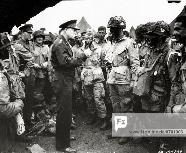 Mann  Großbritannien  Teamwork  Geschichte  Soldat  Krieg  eindringen  Flugplatz  Berkshire  Militär  Zweiter Weltkrieg  II.