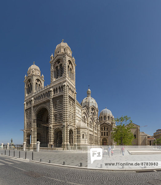 Frankreich  Europa  Mensch  Menschen  Sommer  Kirche  Marseille  Kloster