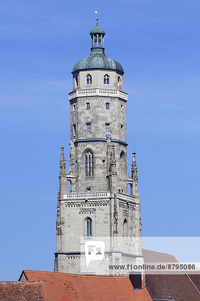 Der Kirchturm Daniel der Pfarrkirche Sankt Georg  Nördlingen  Romantische Straße  Schwaben  Bayern  Deutschland