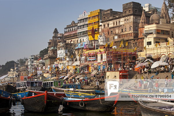 baden  Großstadt  Tourist  Boot  Fluss  Heiligkeit  Ganges  ghat  Varanasi  Indien  Schiffswache